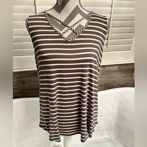 NWOT Women’s Colette top Leche cross front detail